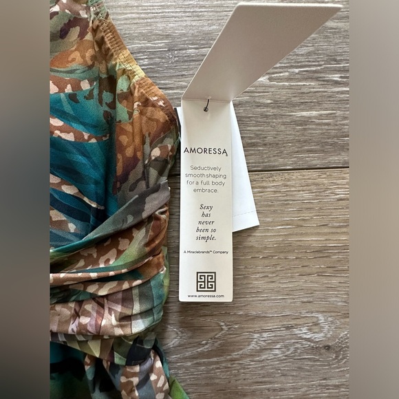 ✨ NWT ✨Amoressa Swimwear tankini top - Picture 9 of 14